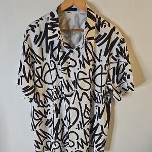 Men's Black & White Graffiti Print Short-Sleeve Shirt